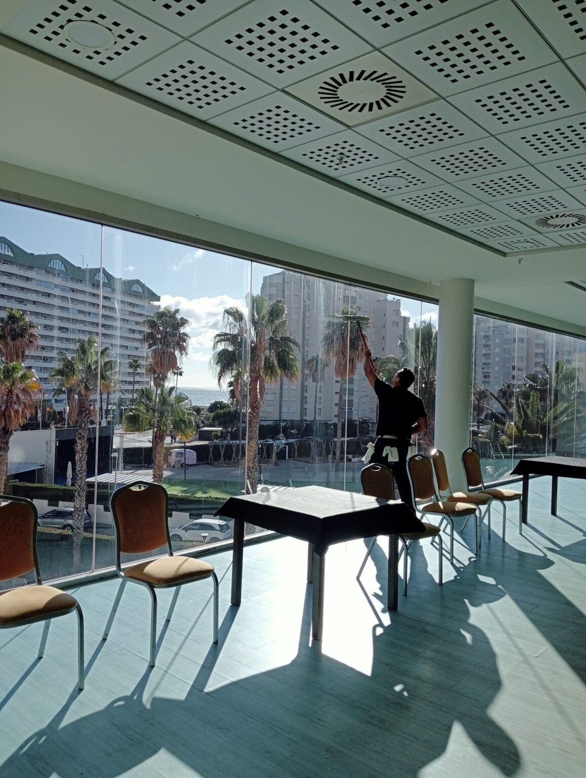 Limpieza de ventanas de difícil acceso en Altea Hills