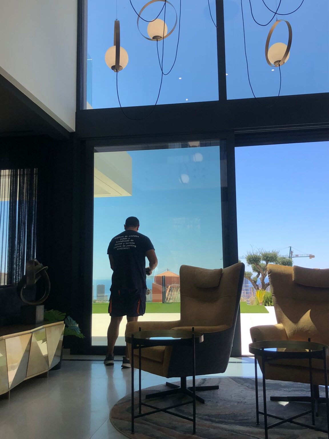 Maquinaria rotativa para abrillantado de suelos de LIMPIEZAS CITY BENIDORM
