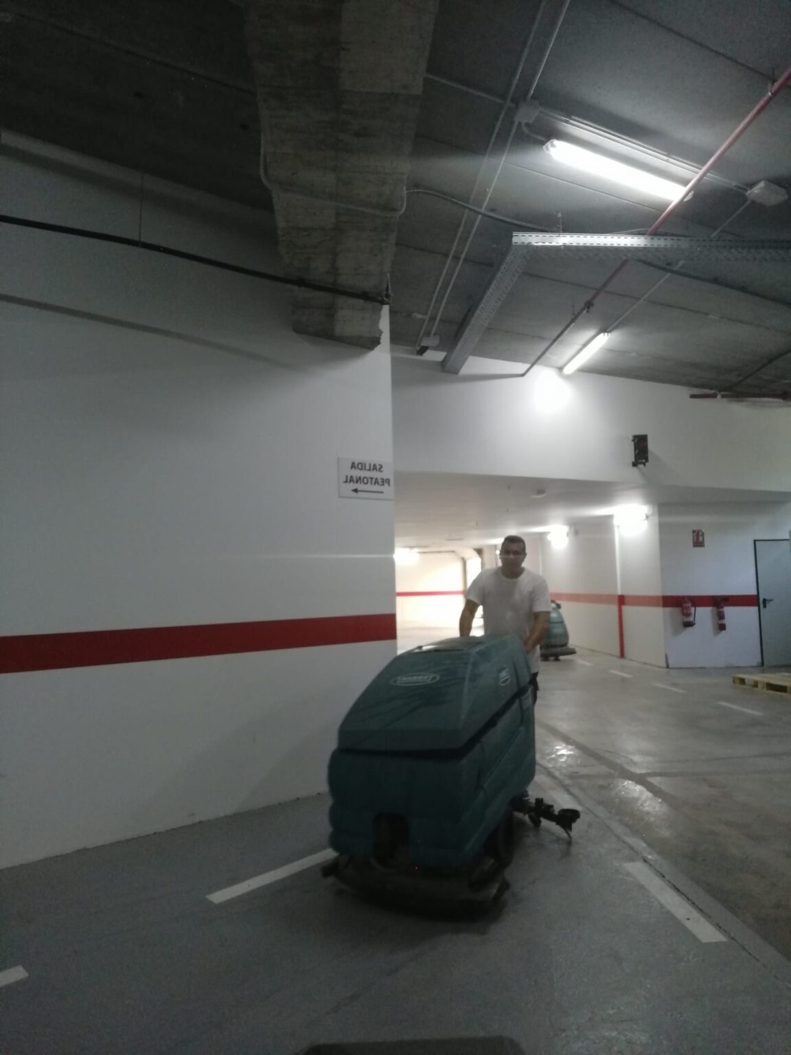 Vaciado y limpieza profunda de garajes comunitarios en Benidorm
