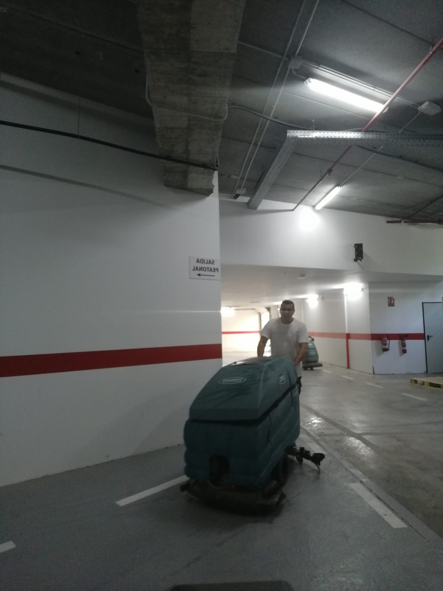 Vaciado y limpieza profunda de garajes comunitarios en Benidorm