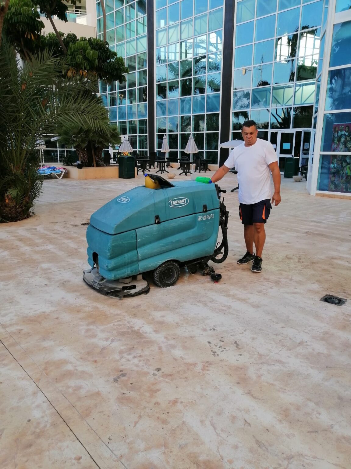 Pulido de suelos mates y desgastados con LIMPIEZAS CITY BENIDORM